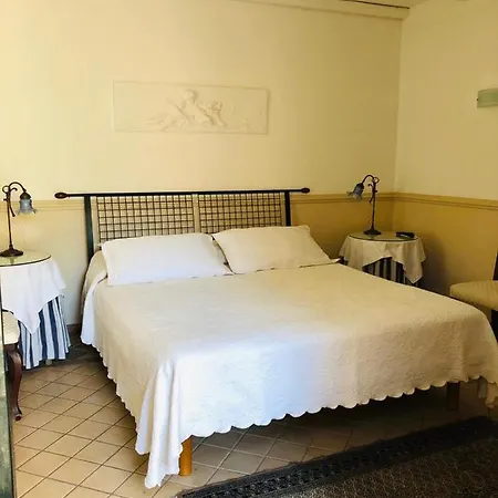 Bouganville Sul Mare Aci Trezza